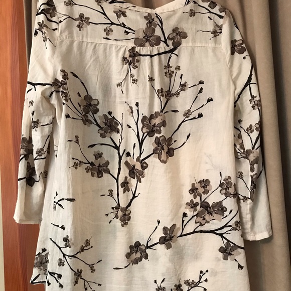 😀 $30/3 Cotton blouse - Picture 3 of 4